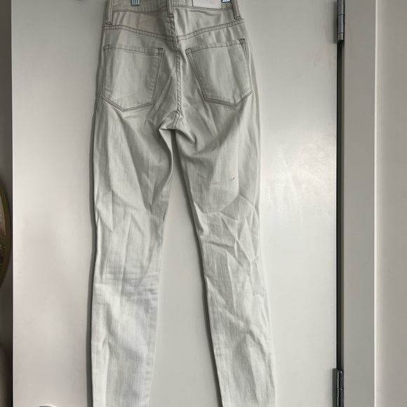 Aritzia The Casting Jeans in rare light denim colour. - Picture 2 of 4